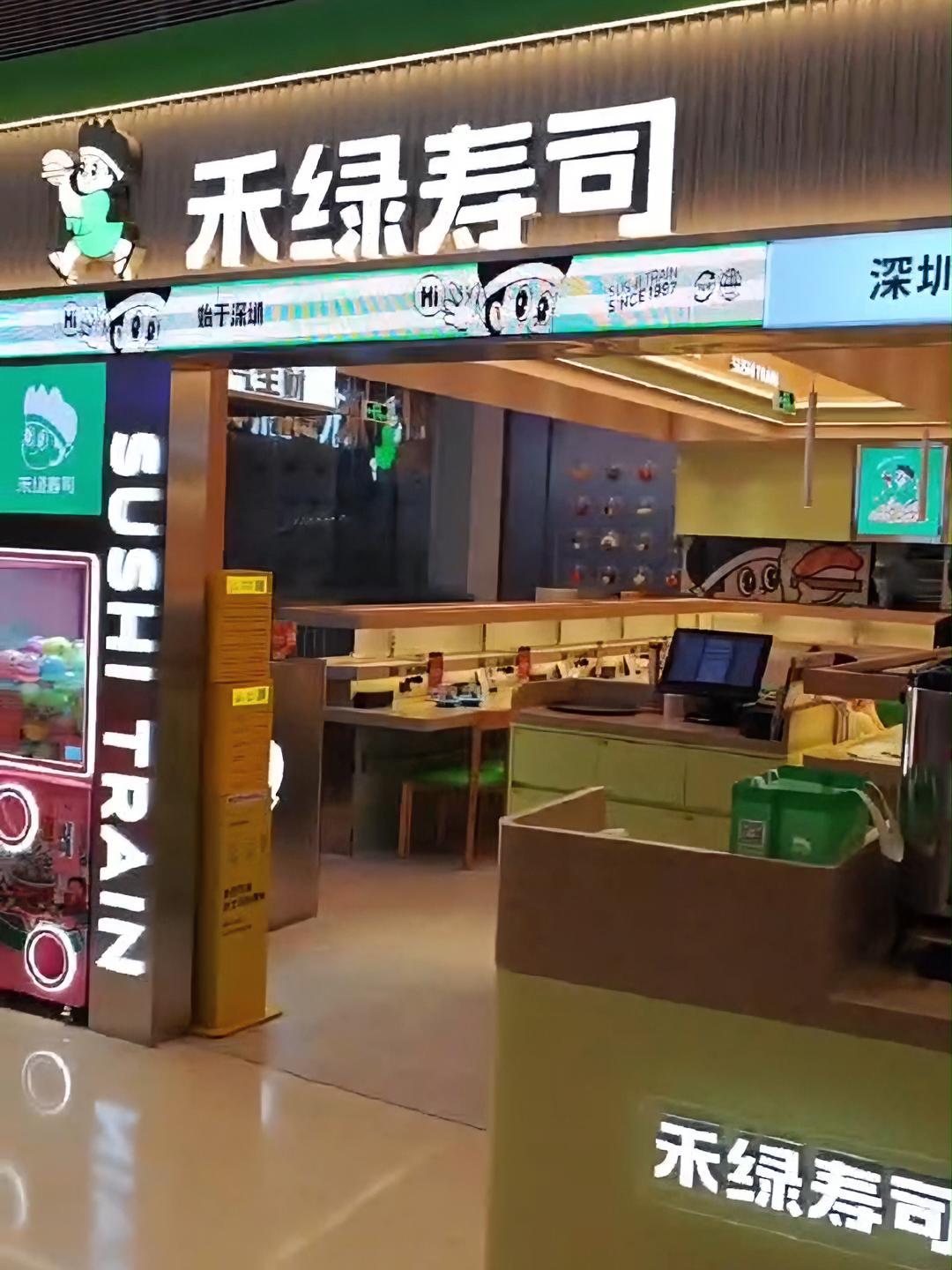 创新变轨自动送餐机器人,引领餐饮服务新未来 智能送餐车 回转寿司 餐饮设备 送餐机器人 智