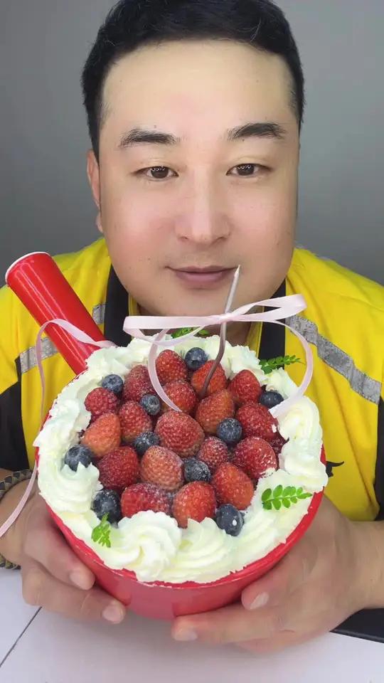 水瓢草莓蛋糕，新鲜水果超诱人甜品