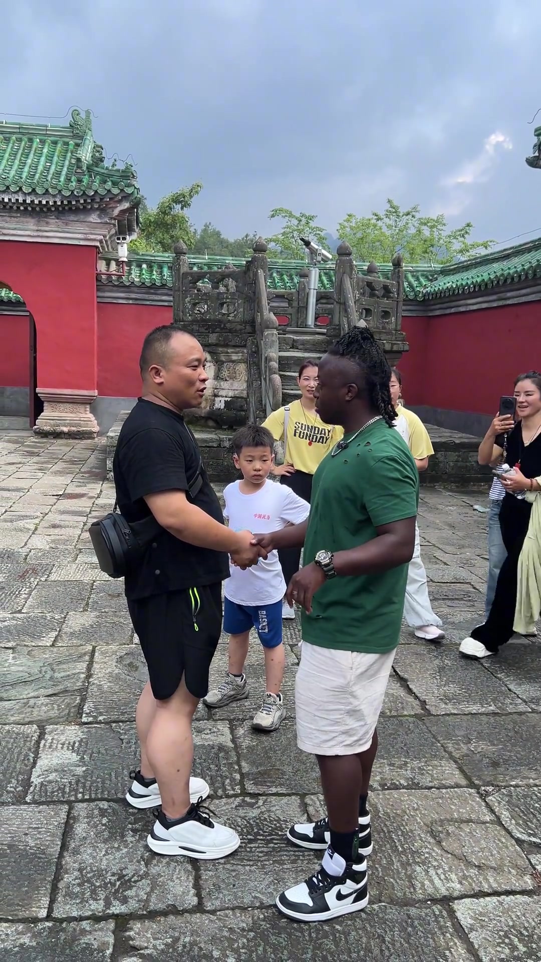 去武当山玩偶遇家门口合肥老表 真得味