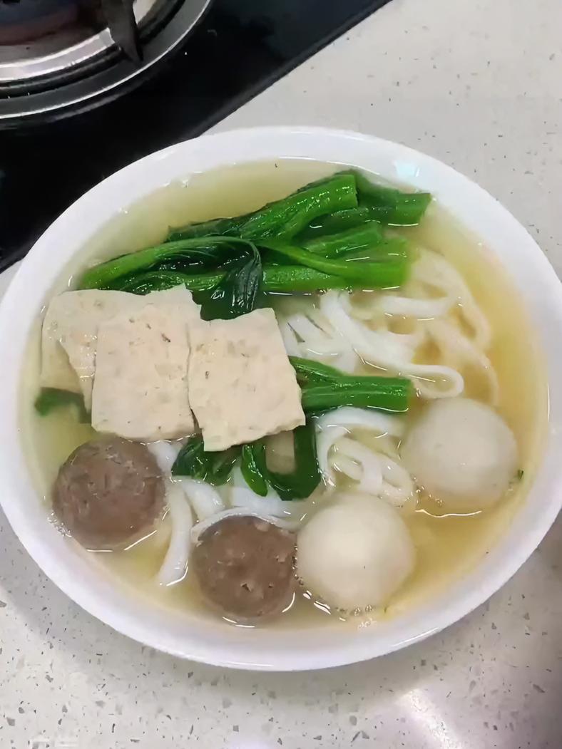 潮汕汤粉 汤粉加一点点大地鱼粉就是早餐店同款口味了，大地鱼粉味道天然更鲜味 纯天然无添加 