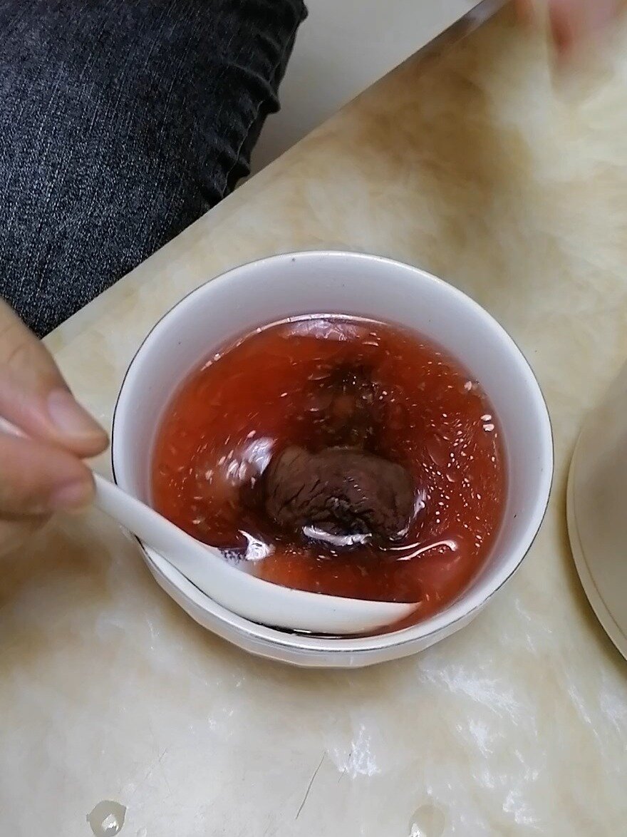 养颜补血,首选红菇炖鸽子
