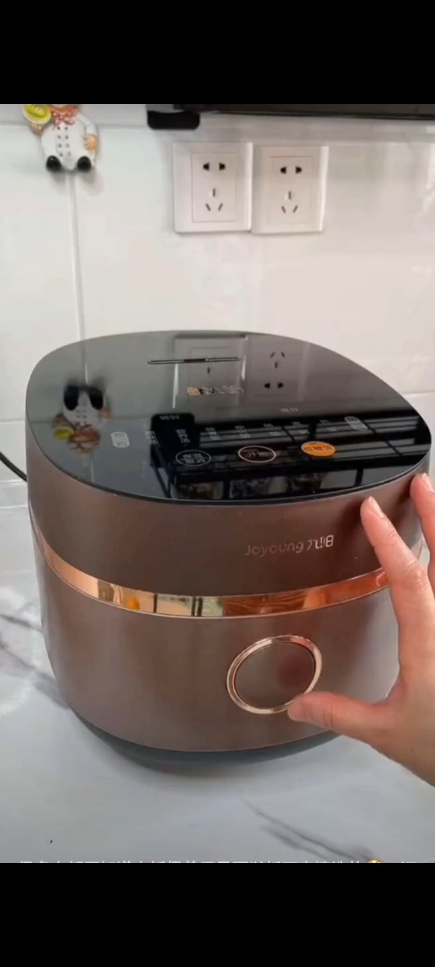 九阳电饭煲内盖组件蒸汽阀都可以自由拆卸清洗这样更干净更卫生