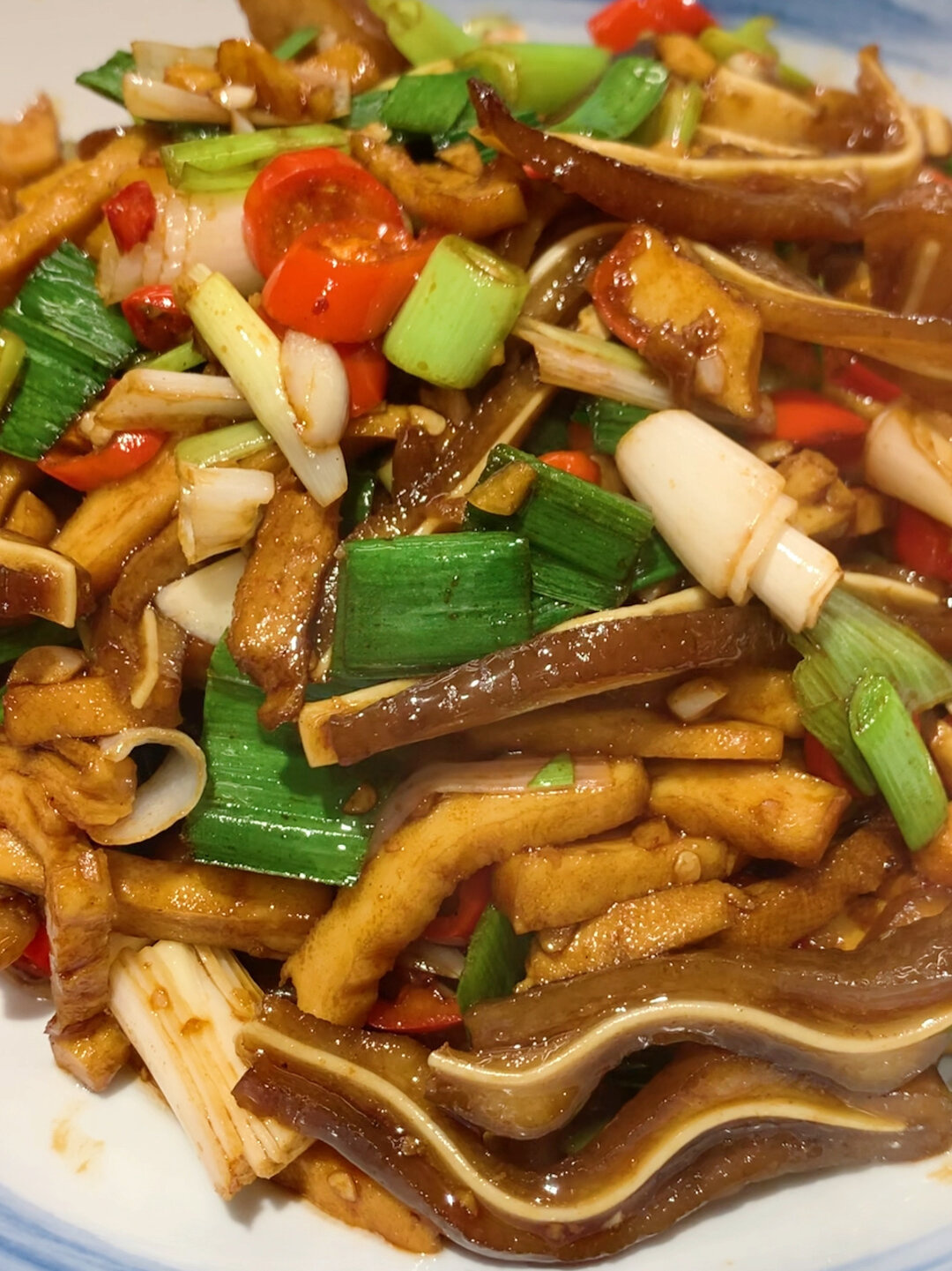 卤猪耳炒香干,色香味俱全的下饭菜