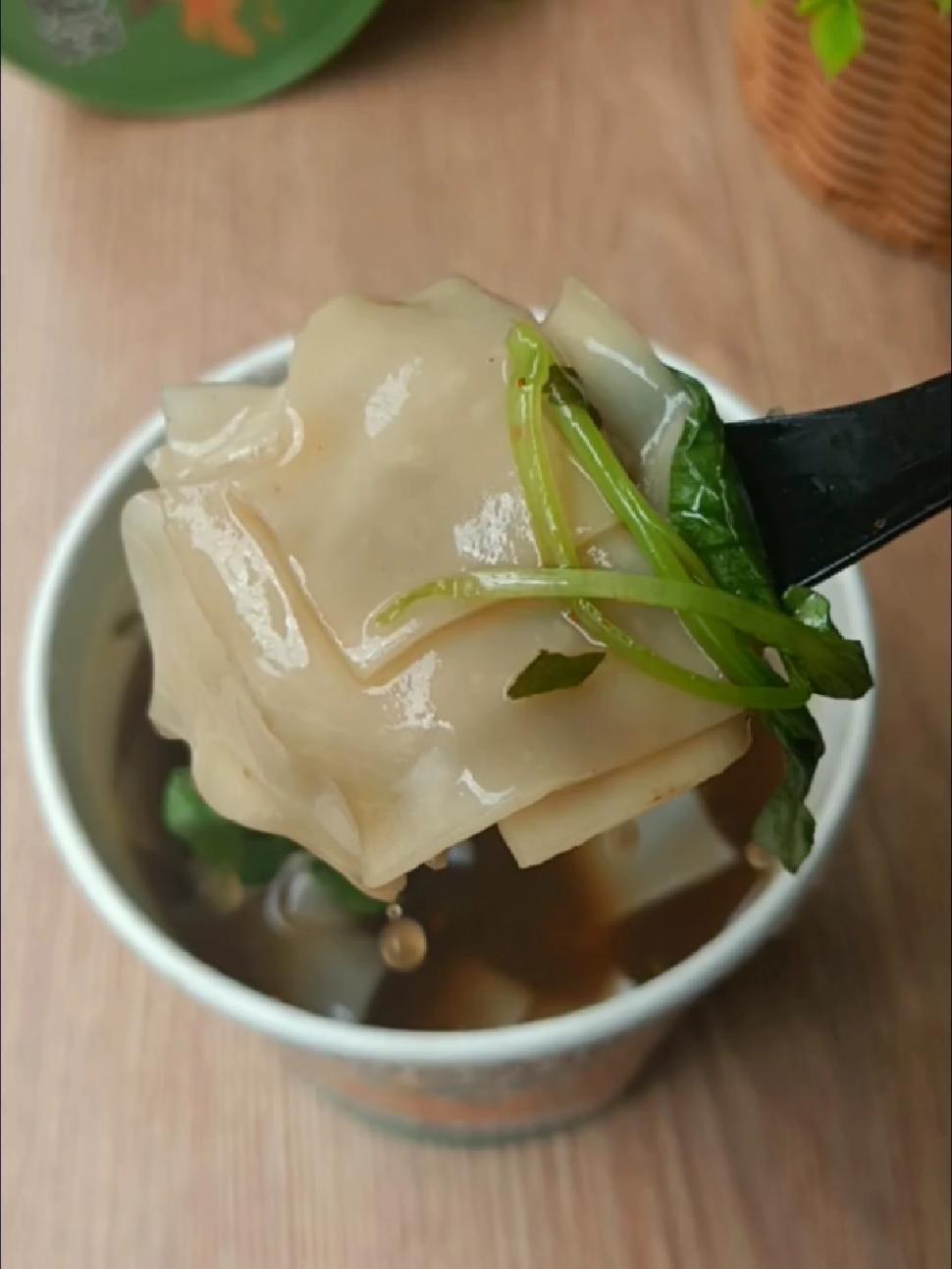 早餐夜宵不想做饭,来一桶 酸汤面叶 好过瘾,吃完暖暖的 早餐 速食美食