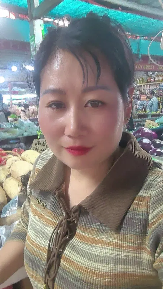 热闹非凡的传统菜市场!