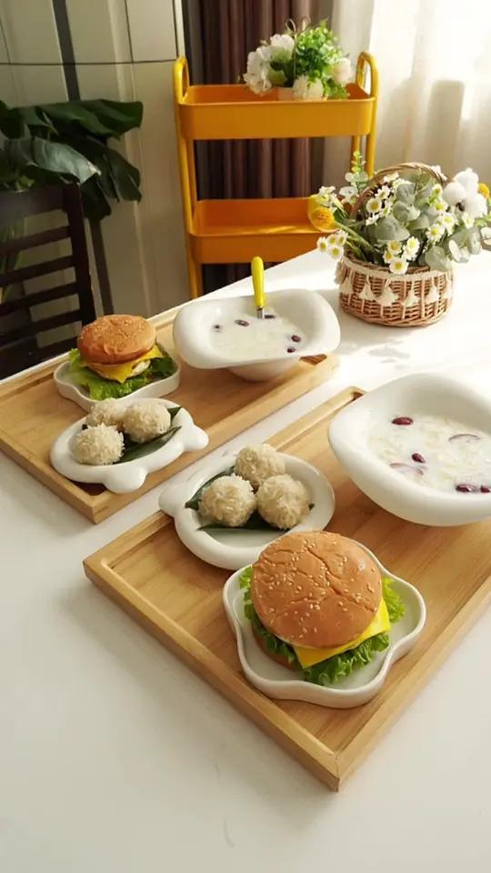 优优的早餐,今天做了鳕鱼堡,还有银耳羹和雪花肉丸 小学生早餐