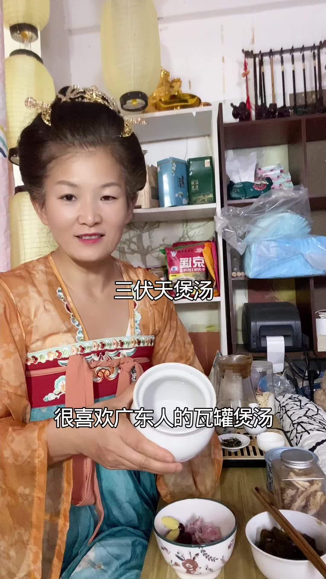 又是当牛马的一天，三伏天，胃口差，煲汤当归生姜羊肉汤，犒劳自己和家人的胃。哪儿挡得了我们 