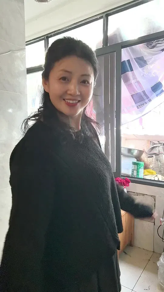 机灵可爱卖小鱼的伶俐呀!