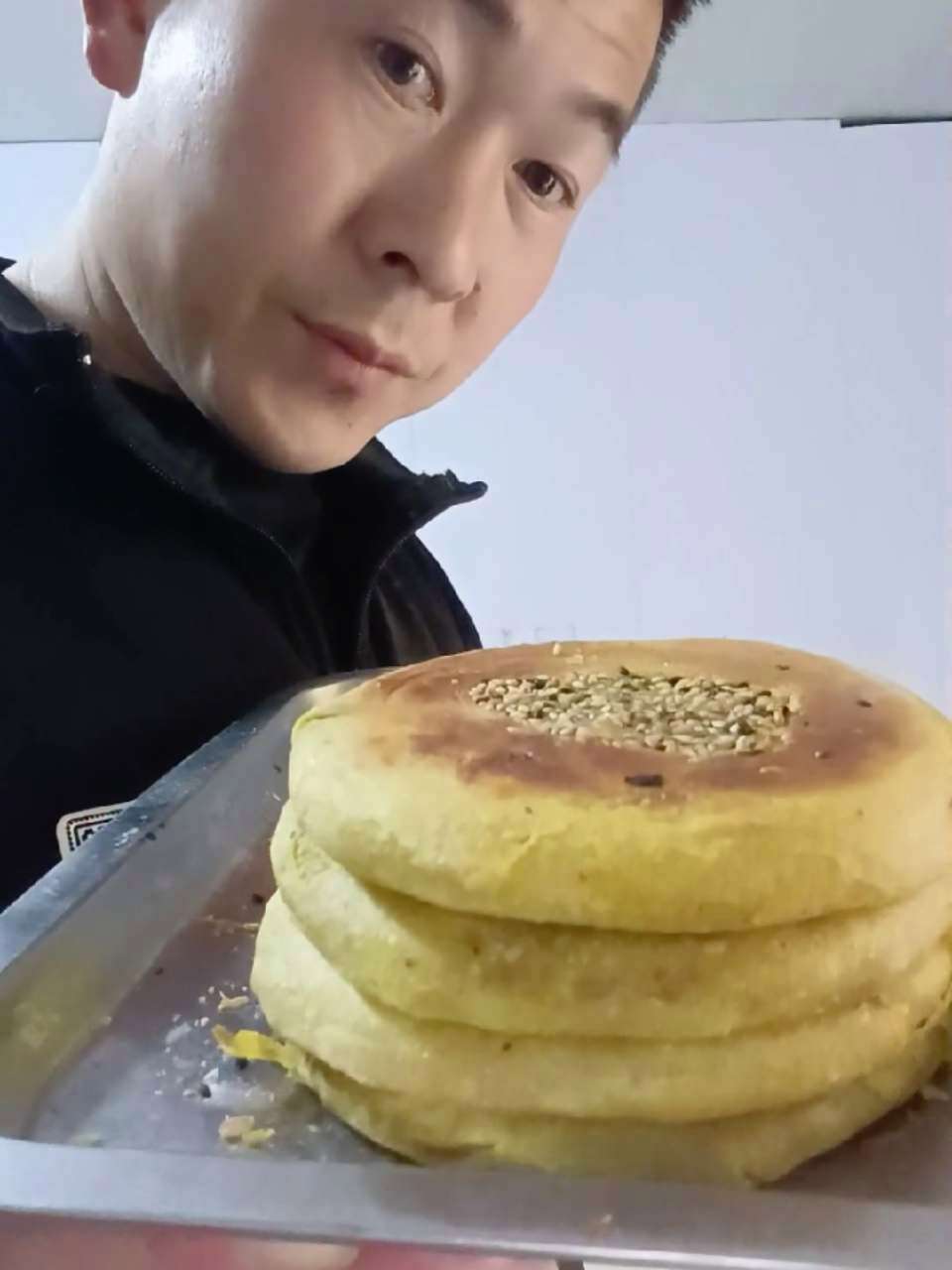 生活服务热点中心 就问你们馋不馋就完了 可以夹菜夹肉的烧饼 速冻生胚烧饼 油酥烧饼 小本创