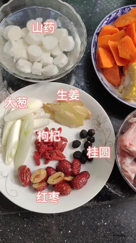 鲜香美味的玉米排骨汤