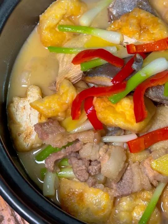 徐闻外罗马鲛马友鱼 来到徐闻外罗港,试试本地人家里的香煎马鲛马友,加上五花肉金鲳鱼,一个字