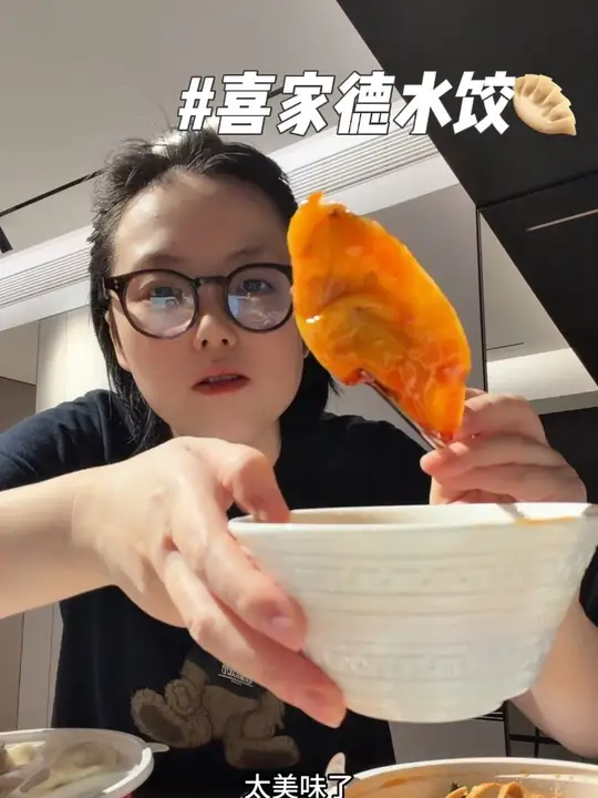 姐妹们这么大馅的水饺，究竟啥滋味？