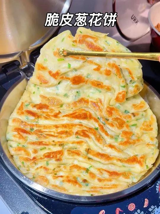 脆皮葱花饼 层层叠叠,外酥里软,葱香浓郁～做法简单,超好吃