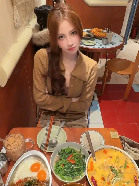 就要你陪我一起享受美味的晚餐嘛～
