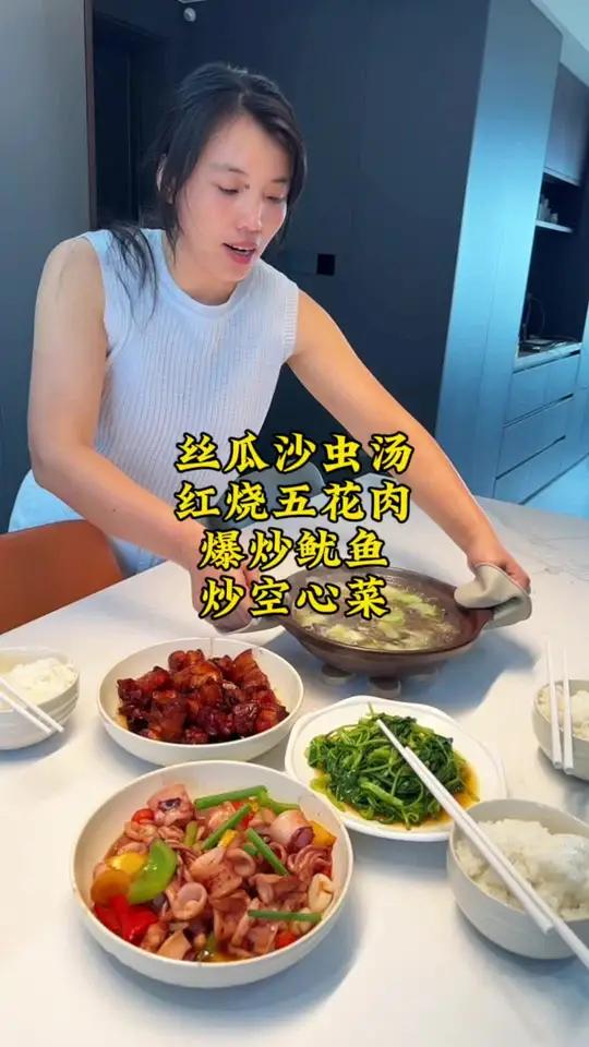 吃饭吃饭,分享来自普通家庭的午餐,有荤有素还有汤