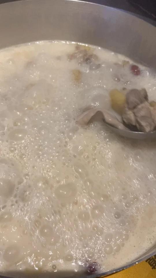 暖暖的秋日 怎么能少滋补的猪肚鸡「捞旺猪肚鸡(江汉路店)」就在步行街的路口 女人街楼上 