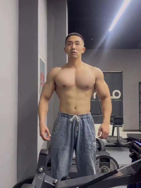 帅气的肌肉猛男造型展示