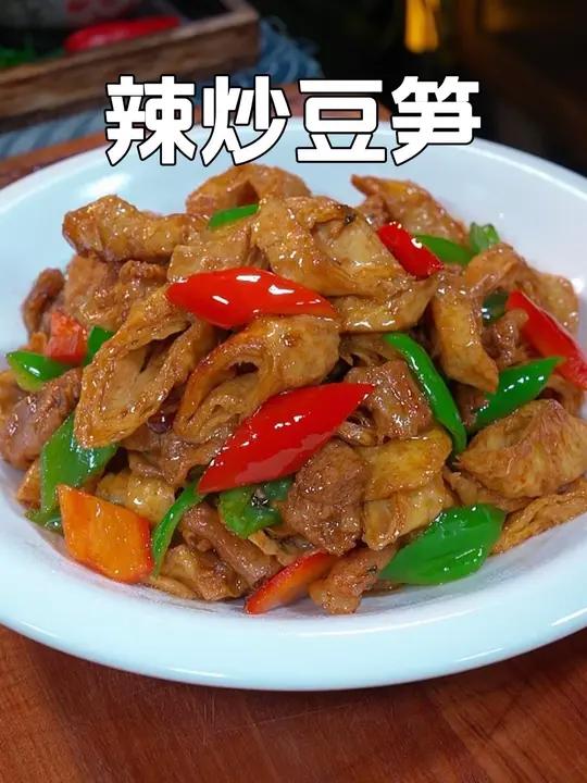 这个长得像大肠的东西,其实是四川特色美食豆笋,豆香浓郁口感劲道,用它炒肉,凉拌,涮火锅都很