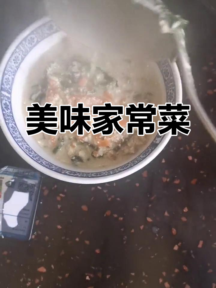 黄豆打碎,肉馅炒香,汤煮菠菜,嘎嘎饭香气扑鼻!