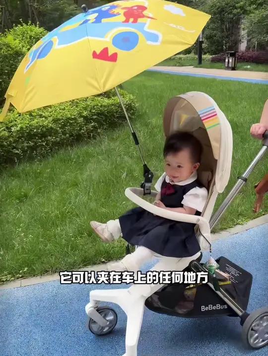 这个 推车遮阳伞,安装简单又实用,哪里有太阳就倒哪里,还送了一个手持把手,一伞多用很方便,