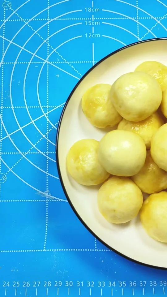 香蕉牛奶鸡蛋小馒头,奶香宣软,一口一个