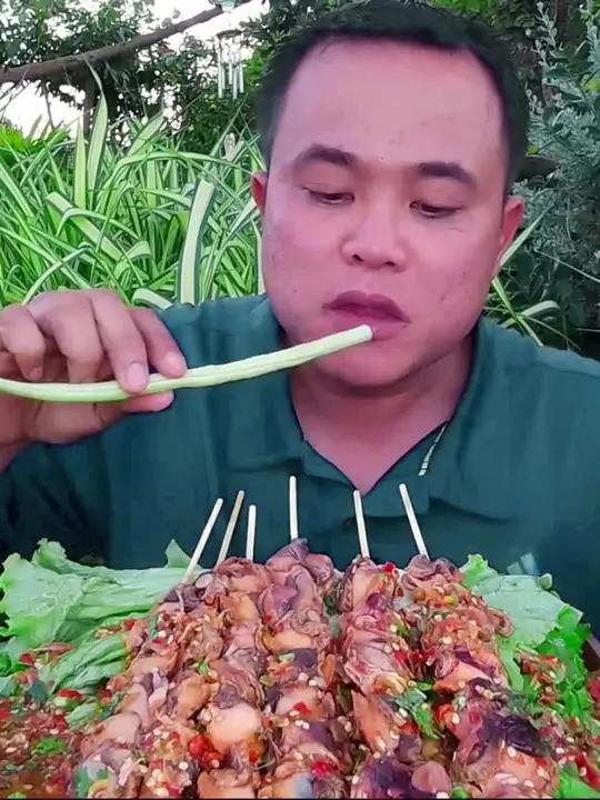 新鲜豆角剁椒料汁凉拌大生蚝串 这也太好吃了创作者扶持计划泰国大叔泰国海鲜泰国美食