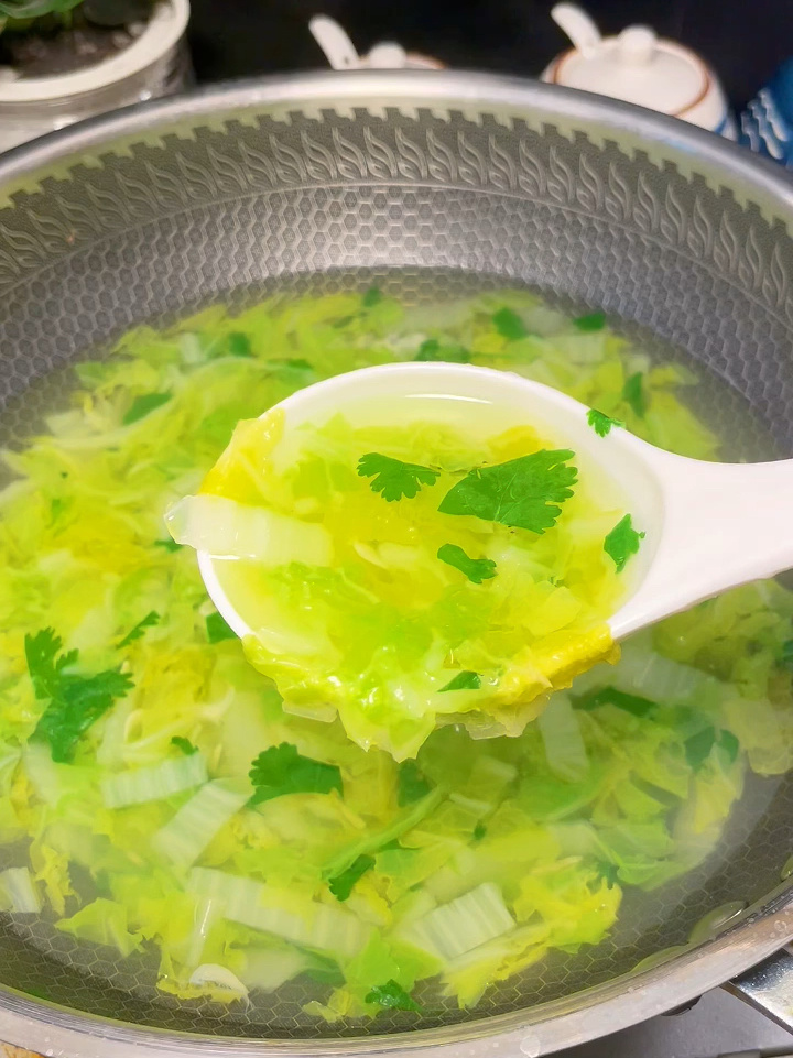 谦儿大爷独家虾米白菜汤