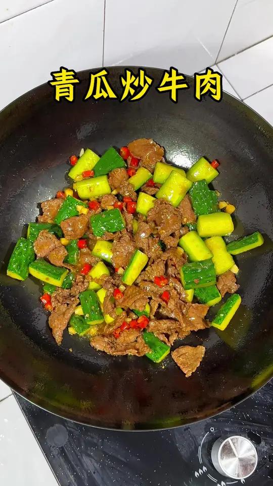 青瓜炒牛肉,青瓜脆嫩爽口,牛肉鲜嫩爽滑