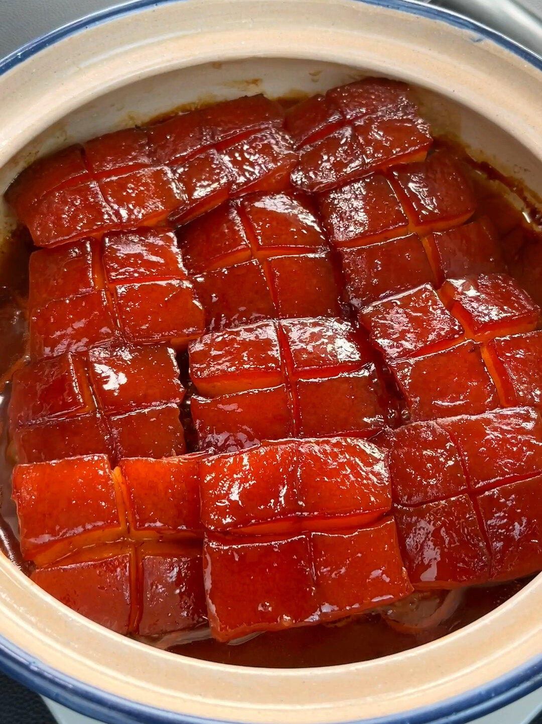 真正的东坡肉做法,是不加油也不加水的