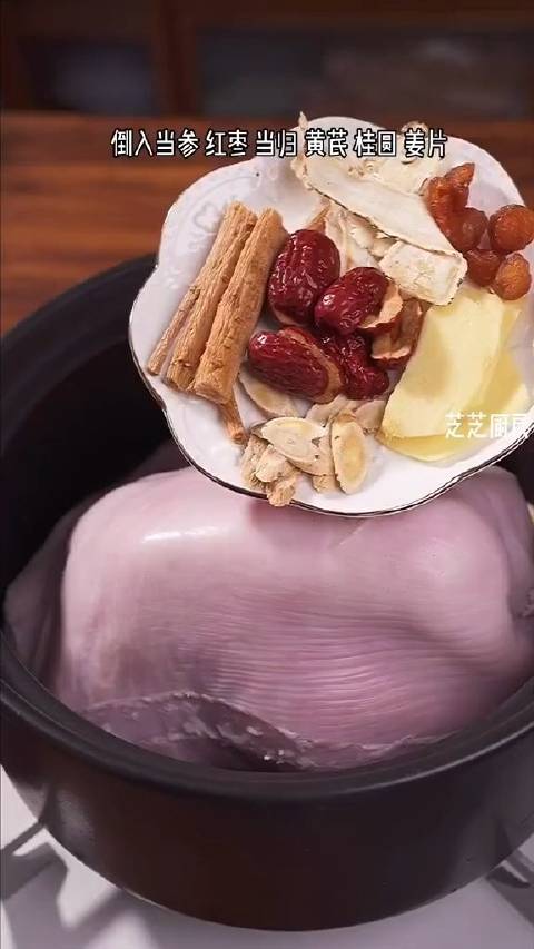 哇哇哇哇!这一锅猪肚包鸡汤,绝了!