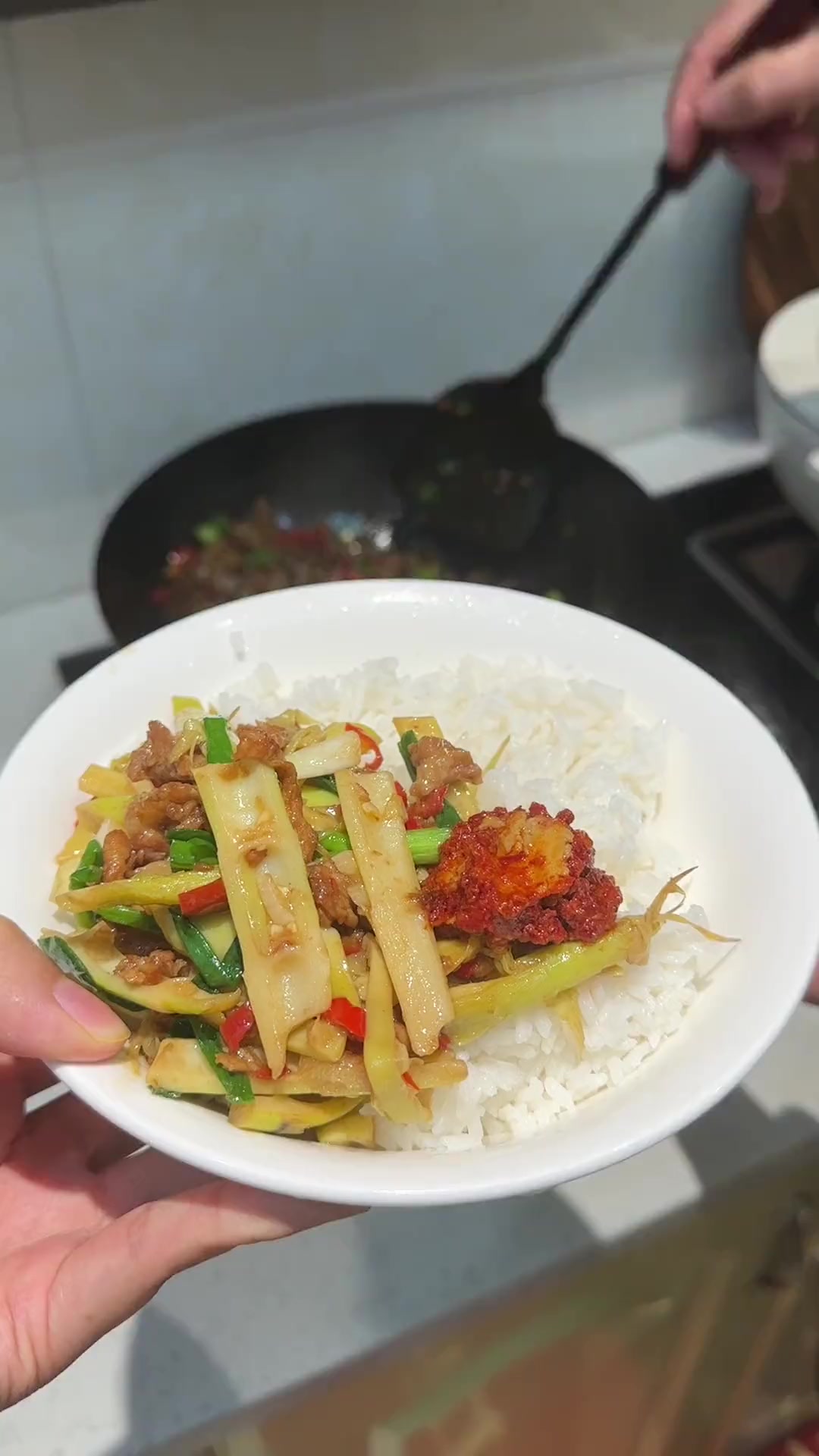 打工人的午餐，泡椒炒鸡杂，真的太下饭啦