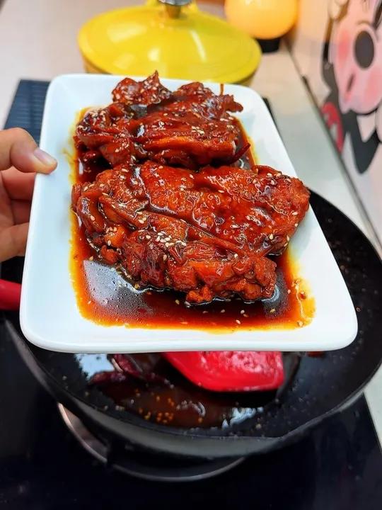 这是照烧鸡腿最简单的做法 一滴水都不加，#照烧鸡腿 #家常菜 #美食
