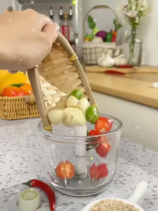 太好用了!这个蒜泥神器一份钱打四份工 大蒜、辣椒、肉块、辅食、冰块,几秒就绞好了 好物分享