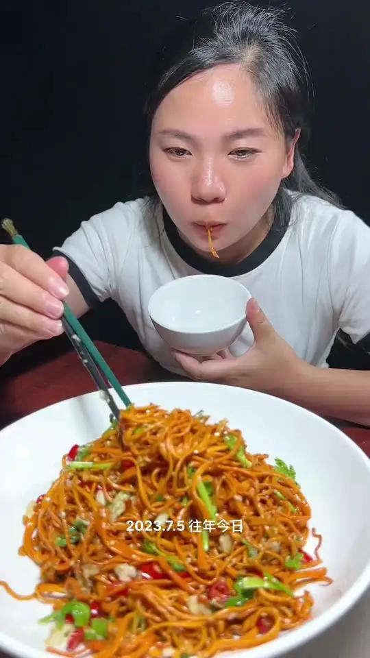 天气热没胃口,花5分钟给家人拌一个虫草花,清爽开胃营养又好吃