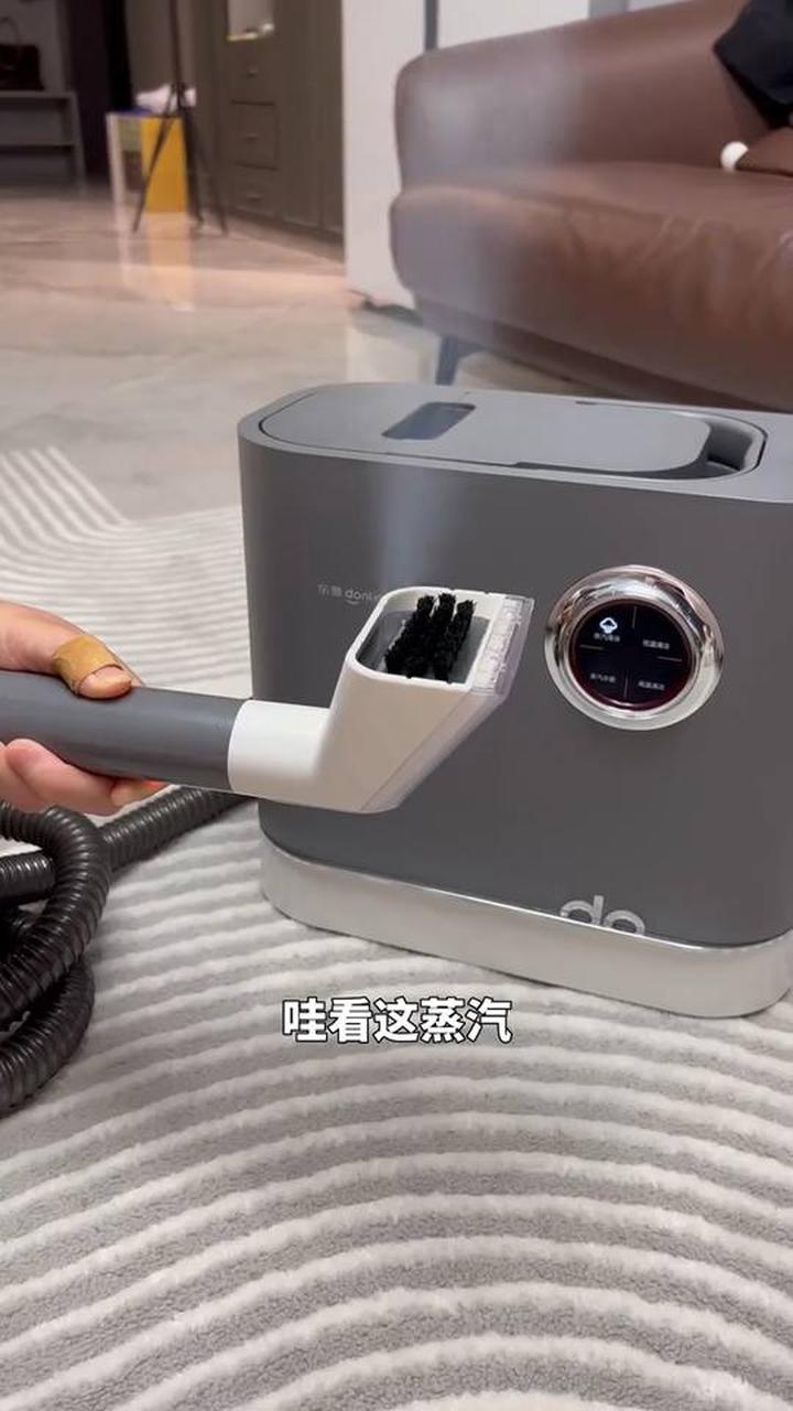 被婆婆吐槽地毯脏，我赶紧用清洗机清理