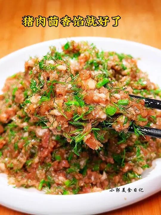 马上冬至了,包个猪肉茴香馅的饺子,个个爆汁,一口一个鲜香味美 茴香饺子 饺子 冬至吃饺子