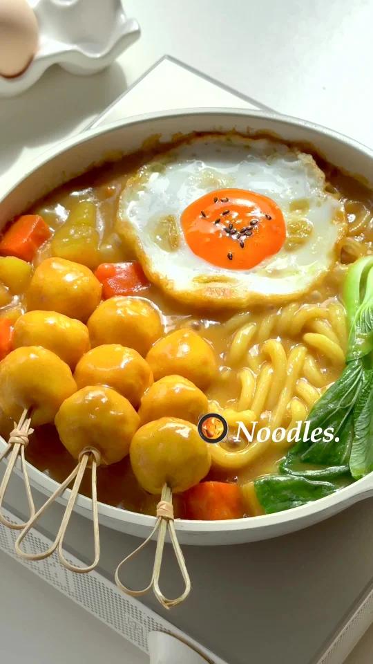 汤汁浓郁咖喱鱼蛋乌冬面黏糊糊巨好吃