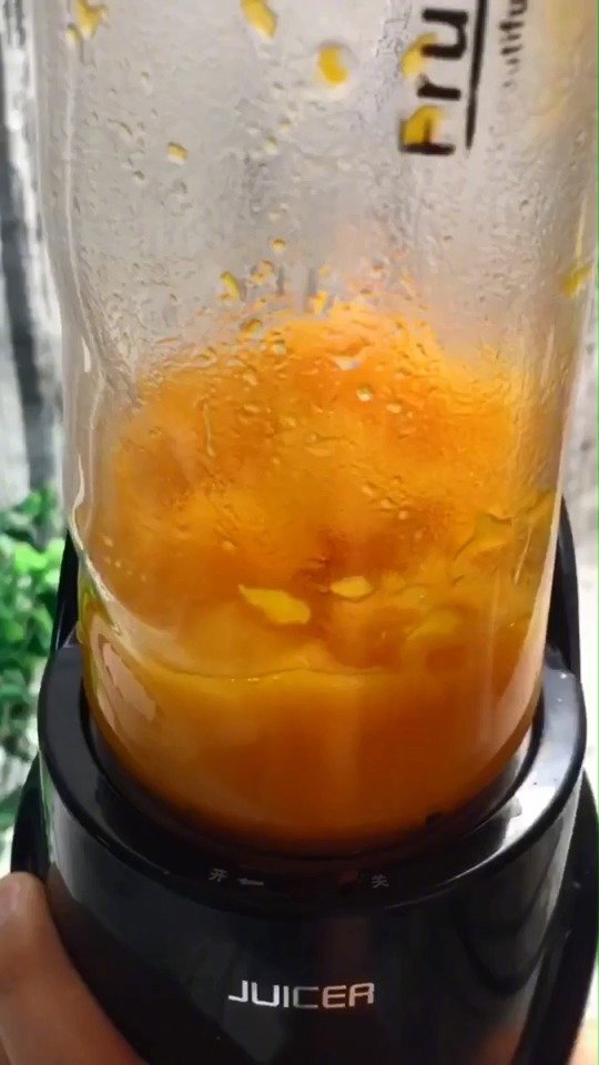 「宝宝美食」南瓜奶香卡通小面包,不用烤箱也能做哦!给全家人做一盘当零食吧~PS:做给宝宝吃