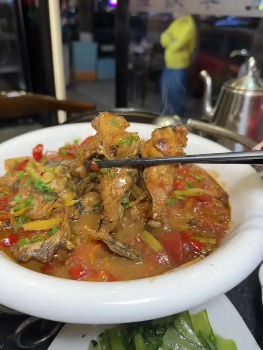 这是本地人都爱来吃的啤酒鱼 李姐啤酒鱼