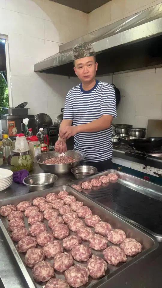 红烧狮子头 来个手工狮子头