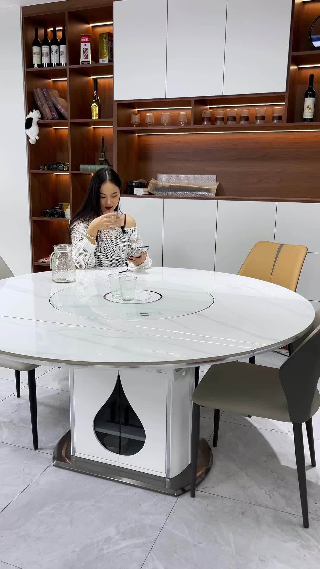 热气腾腾的饭菜摆上餐桌,那四溢的香气,是对疲惫心灵的慰藉。一家人围坐,分享着生活的点滴,欢