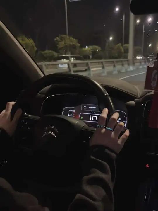 “冷知识：拽姐 御姐都是恋爱脑 玩弄人心的基本都是甜妹.”#vana猫鱼之恋对戒#我们俩 