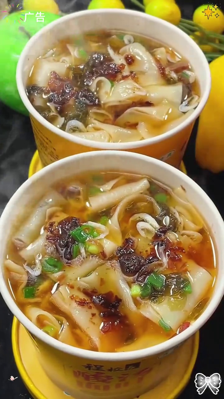 早上睡不起来想多睡一会儿,那就来一碗酸汤面叶,面叶爽滑顺口,汤汁香鲜浓郁真好吃 超好吃