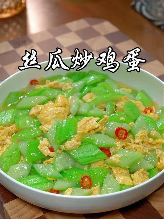 在家炒丝瓜怎么炒才翠绿不发黑,今天这个方法你可要收藏好,而且特别好吃