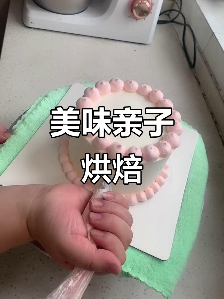 今天女儿选了芒果夹心蛋糕,搭配黄油薄脆,超美味!