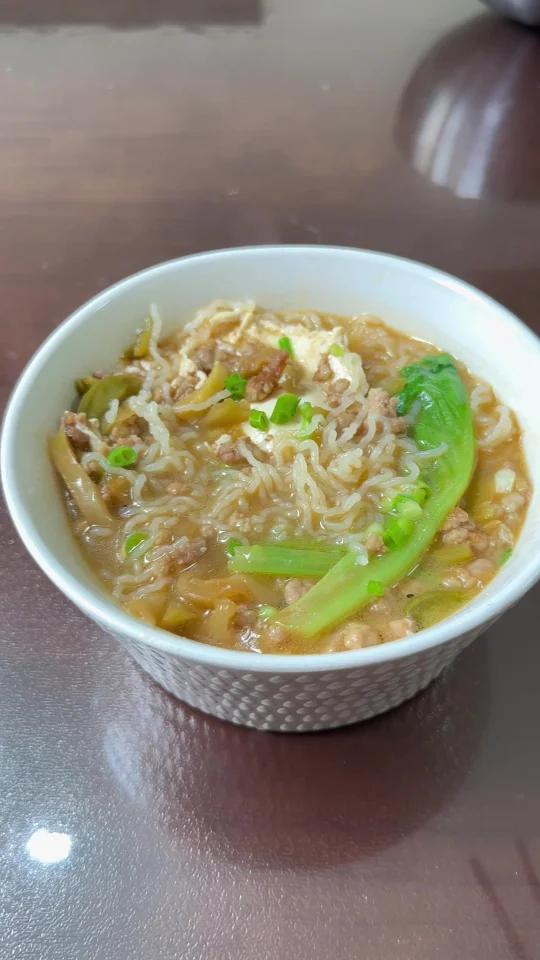 10分钟搞定超美味早餐 榨菜肉沫汤米粉