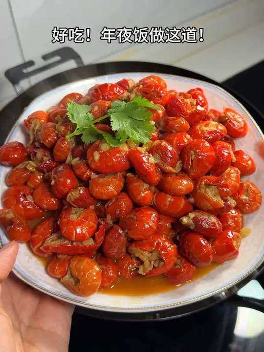 做法简单，虾尾裹满蒜蓉汁超香辣！