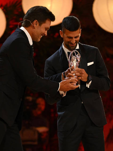 汤姆布雷迪为德约颁奖   2024劳伦斯世界体育奖颁奖典礼在马德里举行,德约科维奇斩获年度