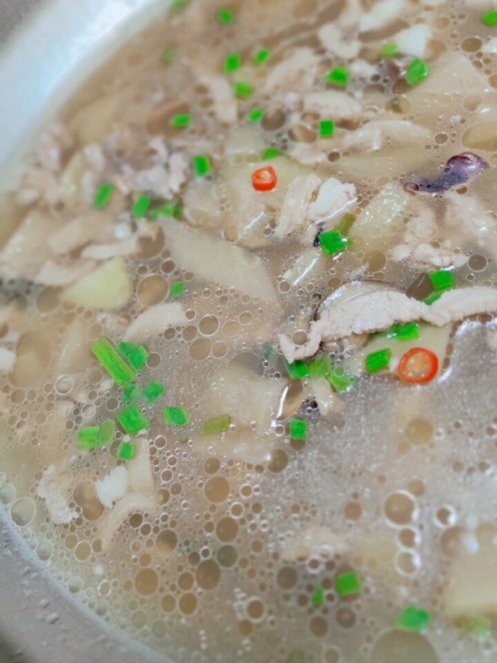 墨鱼肉片汤的做法