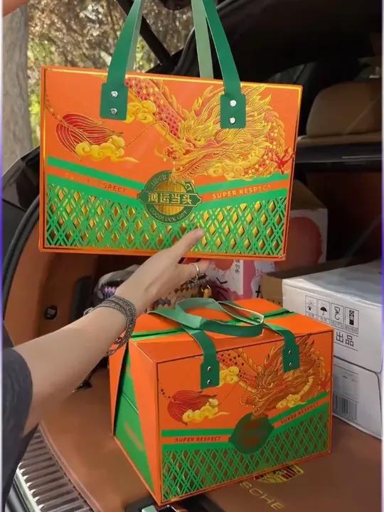 -第7味家的双层粽子礼盒来啦!包装国风设计满满,里面的粽子口味丰富多样!趁着价格划算抓紧囤